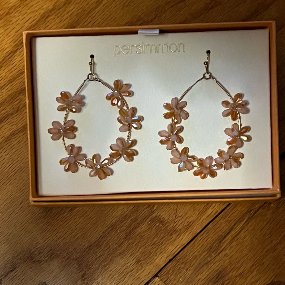 NIB Persimmon bead flower hoop dangle earrings